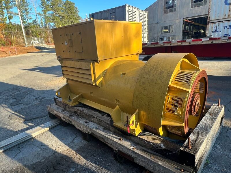  3100 kVA - 10.5 kV  Alternators/Gen ends